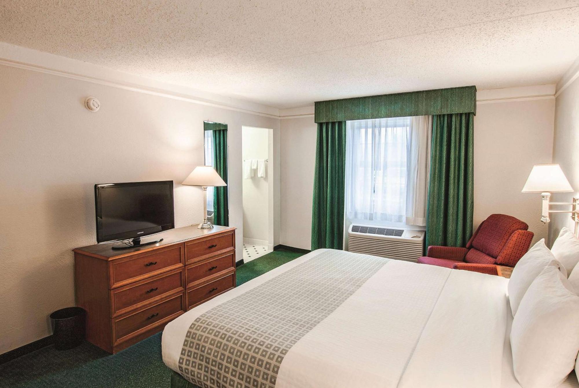 La Quinta Inn By Wyndham Indianapolis Airport Lynhurst Indianápolis Exterior foto