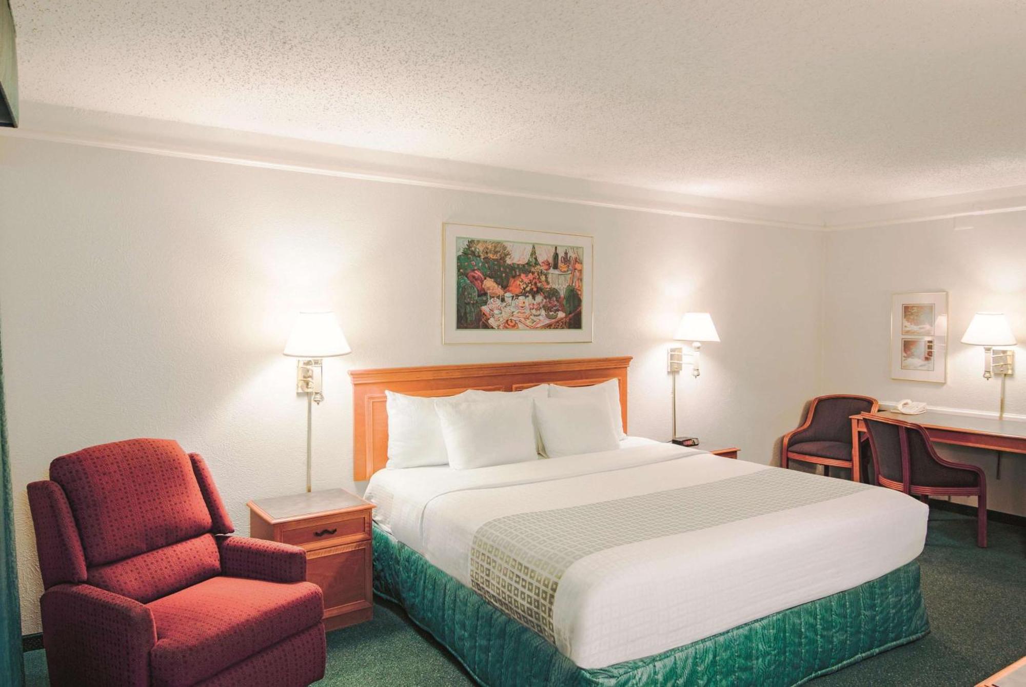 La Quinta Inn By Wyndham Indianapolis Airport Lynhurst Indianápolis Exterior foto